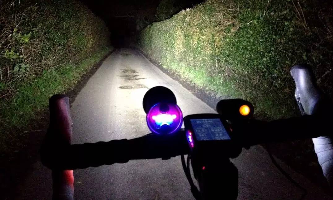 夜骑需谨慎,夜骑一天骑行多少公里最好