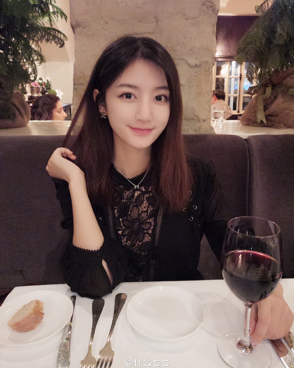 王思聪和景甜长得有点像,王思聪长得漂亮吗