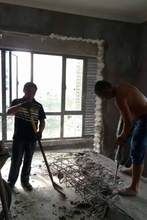 建筑工人看错图纸应负多大责任,承重墙砸了重头砌还能恢复吗