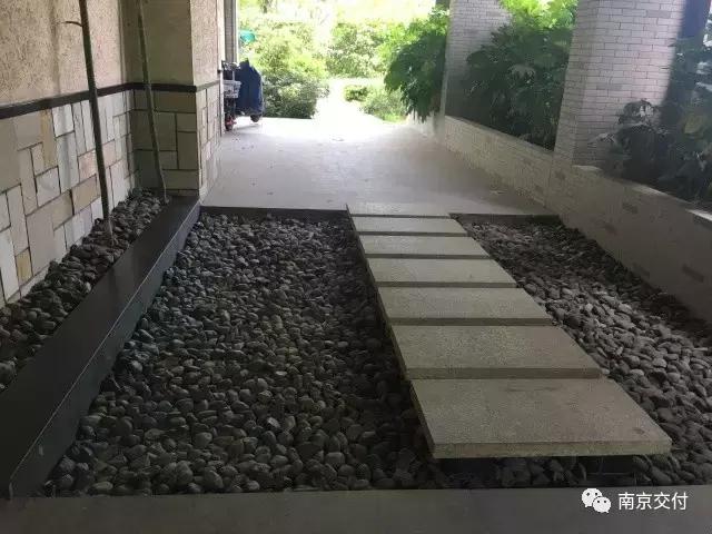 房龄差“三岁“，为了莫愁湖”新项目“却比老项目显老？