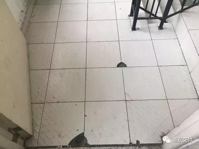 房龄差“三岁“，为了莫愁湖”新项目“却比老项目显老？