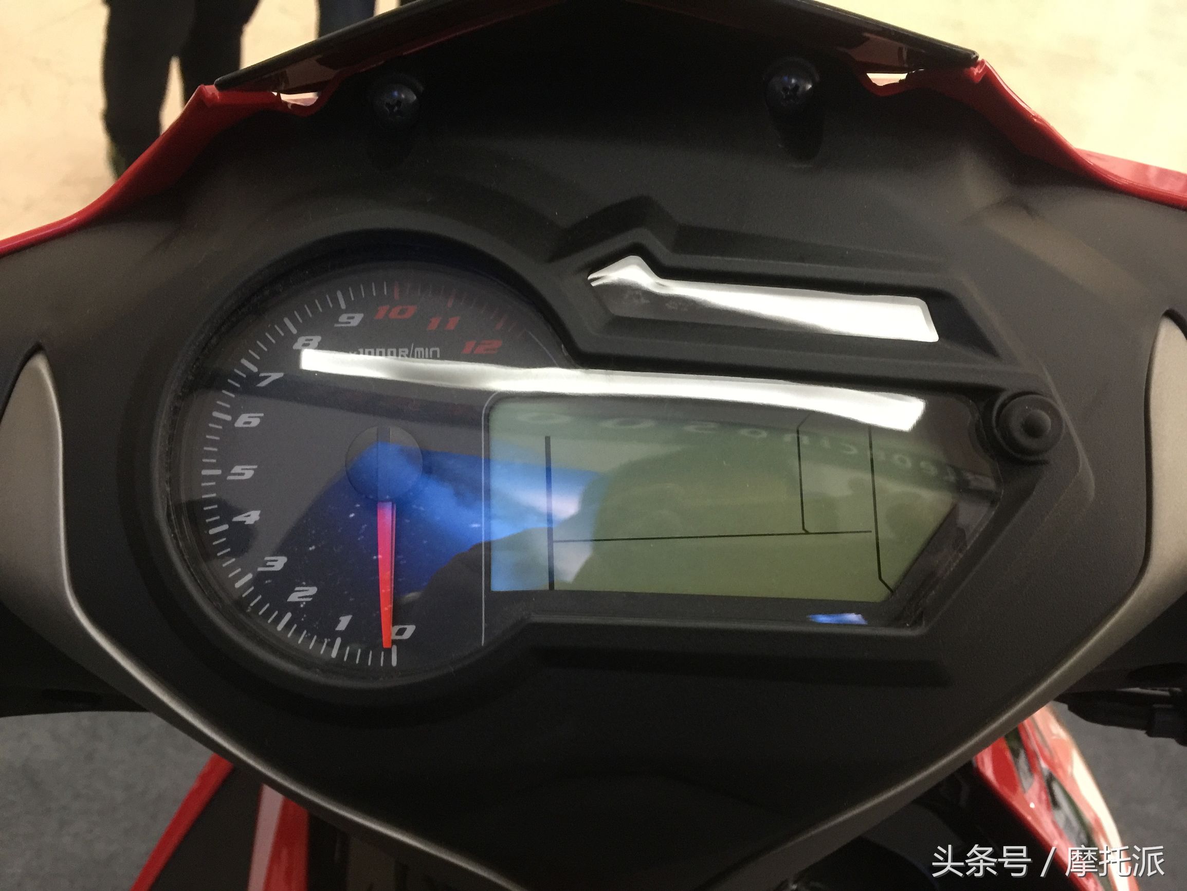 抢先曝光，首款国产万元级弯梁车面市，价格8980元