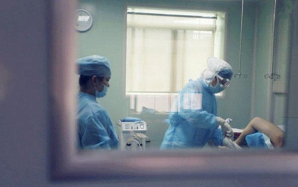 女性刮宫后一直疼痛怎么办,女人做了刮宫术发热