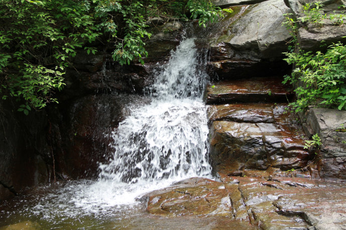 京西“小九寨”，最美双龙峡，带孩子去坐森林小火车