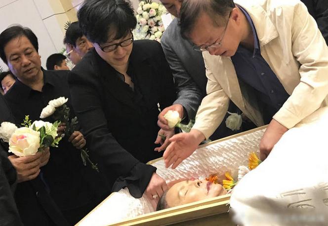 杨洁纪念六小龄童,杨洁告别唐僧师徒