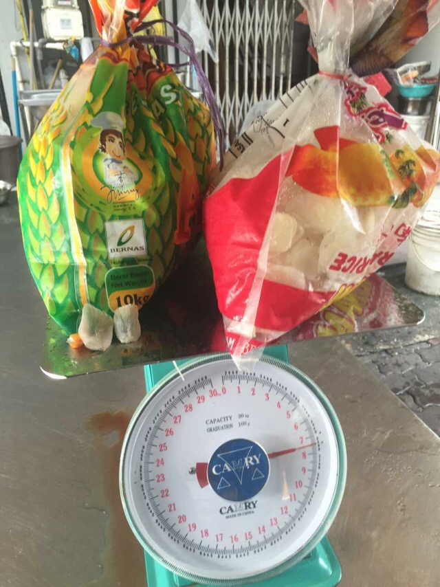 渔民捕获一条240斤龙胆石斑鱼,900斤巨无霸龙胆石斑鱼