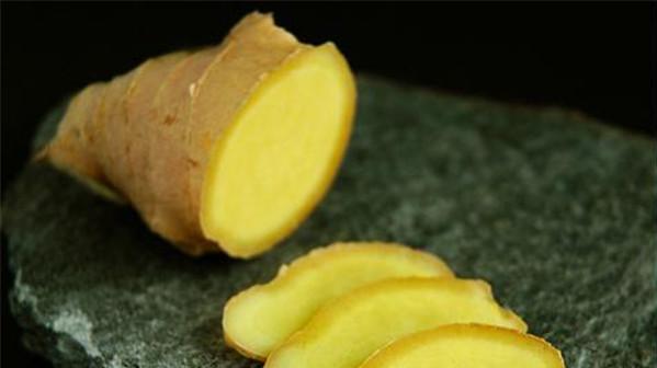 生姜捣碎加白酒能治白癜风,老姜蘸白糖能治胃病吗