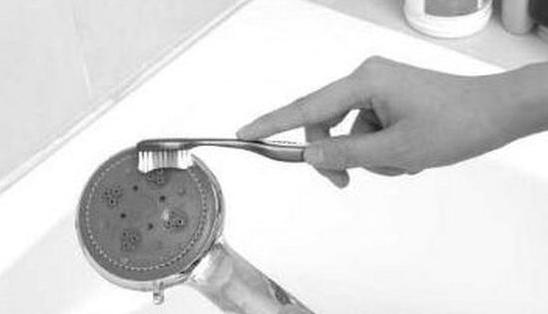 花洒堵了有什么妙招,花洒眼堵住了怎么办视频