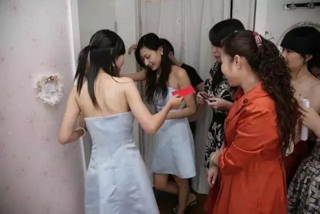 伴娘的红包由谁给,伴娘一般给多少红包比较合适