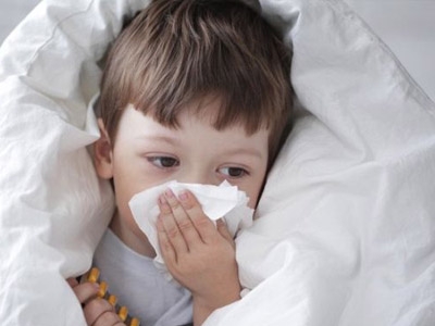 婴儿流鼻涕鼻塞睡觉呼吸困难,宝宝流鼻涕晚上睡觉鼻塞怎么缓解