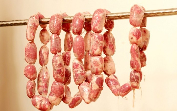 香肠好坏的鉴别方法,如何辨别香肠真假