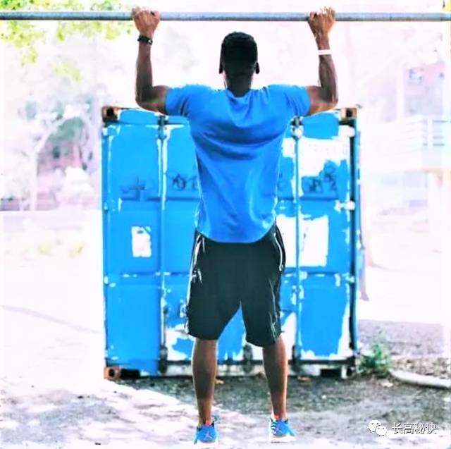 乔丹身高逆袭是在几岁,乔丹的弹跳力是怎么炼成的