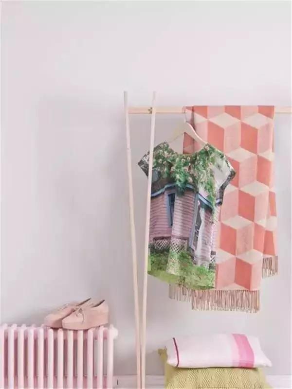 家里暖气片裸露在外面真心太丑，怎么解决它又看起来很美观？