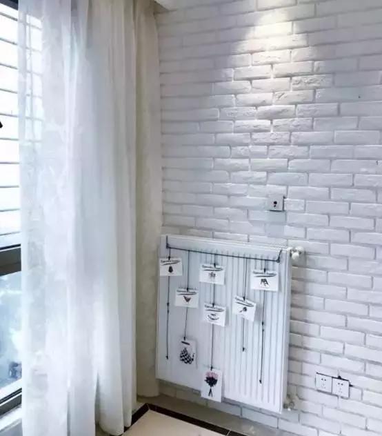 家里暖气片裸露在外面真心太丑，怎么解决它又看起来很美观？