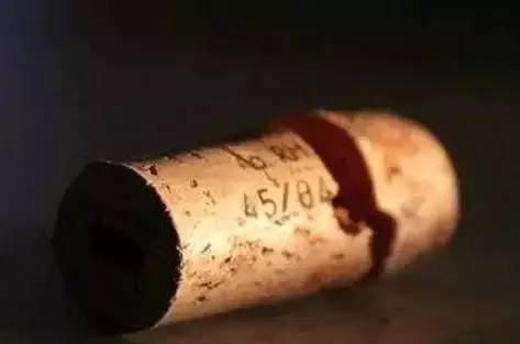 红酒木塞断在里面了怎么办,木塞断了怎么开红酒