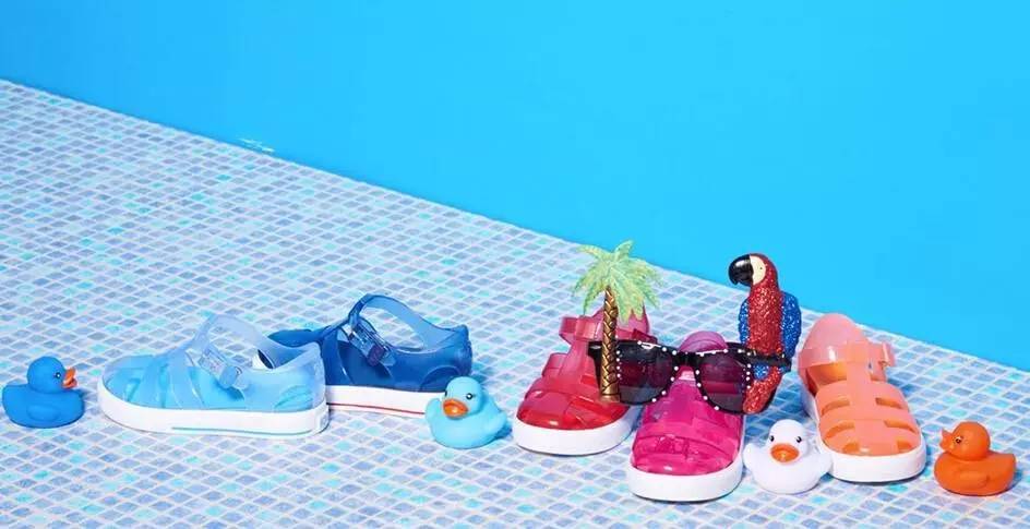 什么牌子的儿童凉鞋比较好穿耐穿,儿童凉鞋品牌哪种比较好穿