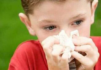 婴儿流鼻涕鼻塞睡觉呼吸困难,宝宝流鼻涕晚上睡觉鼻塞怎么缓解