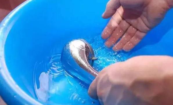 花洒堵了有什么妙招,花洒眼堵住了怎么办视频