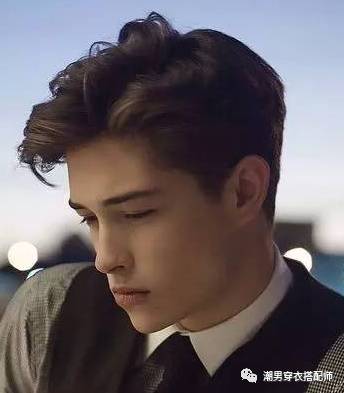 男生头发两边太炸怎么办,男生发型两边太炸怎么办