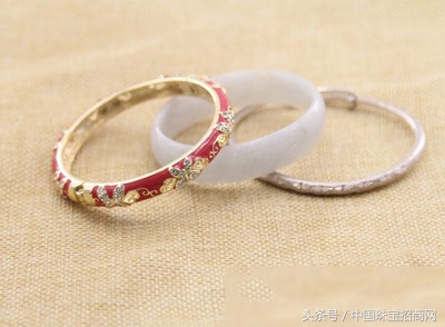 银饰氧化怎么处理最简单的,银饰遇硫磺皂变黑后的清洗方法