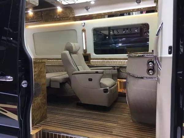 上海国际车展众多豪车,上海车展都发现哪些豪车