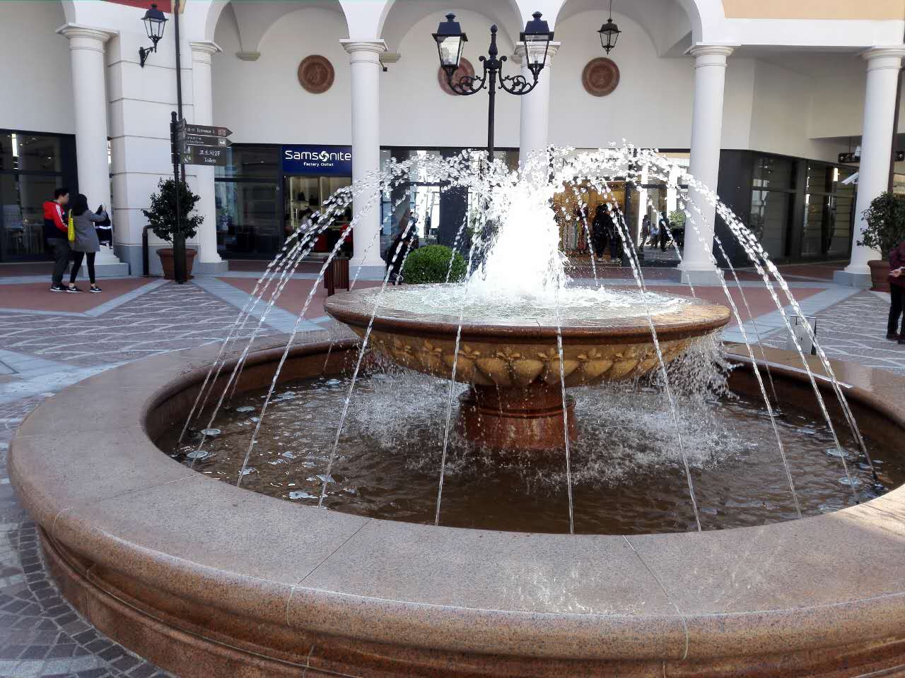 你还在找人名品代购？out了，隐藏在浦东乡村中的购物天堂