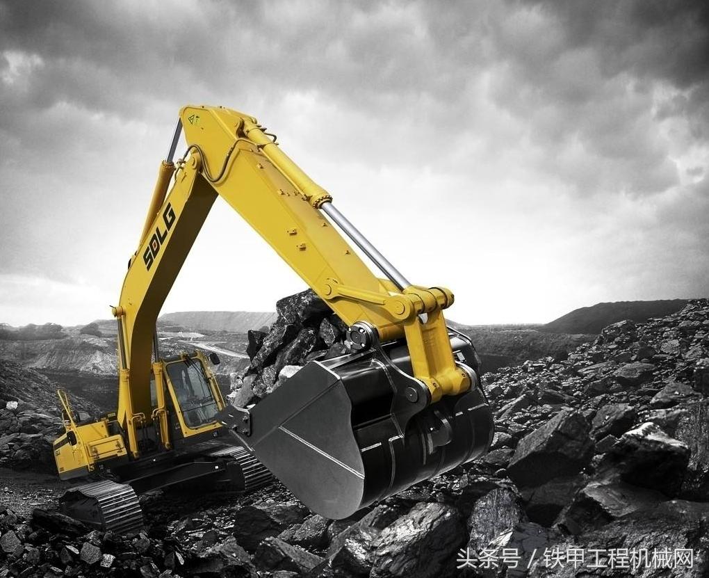 挖掘机爬坡高温怎么回事,挖掘机温度高动作变慢什么原因