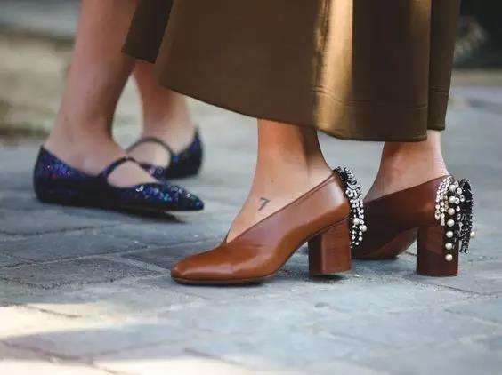 何苦买仿制名牌鞋成本30元，这5双丑鞋今年这么火，值得入手呀