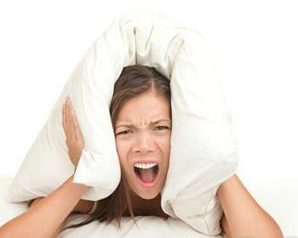 脸颊两侧长痘用什么药膏,脸颊两侧长痘中医怎么说