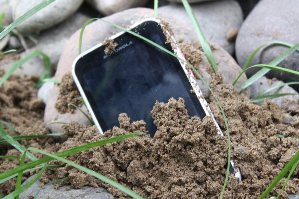 摩托罗拉三星索尼智能手机选哪个,摩托罗拉第一款三防手机