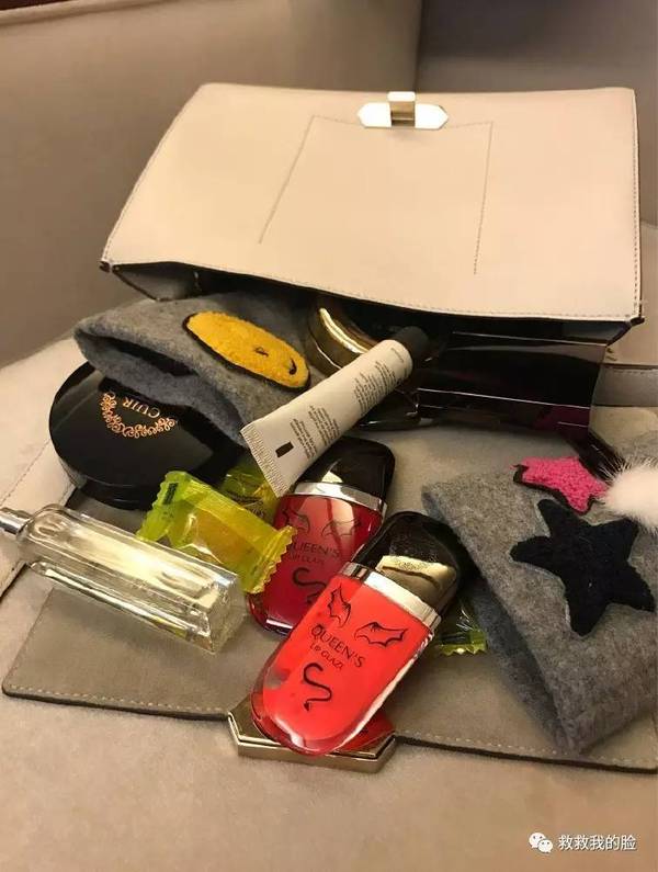 玻璃唇怎么涂才好看,今年流行的玻璃唇