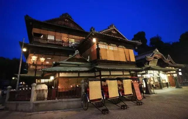 草间弥生跨界玩室内设计，你敢住进这样扎眼的房间吗？！