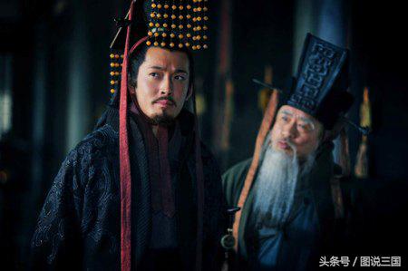 此人是东吴杰出猛将，手握神兵利刃，战功赫赫，却意外溺水身亡