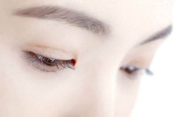 嫁接睫毛后，眼睛为何会红肿发痒？可能是这5个小疏忽引起的！