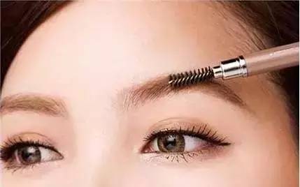 妆容必备款之晚宴妆面试妆