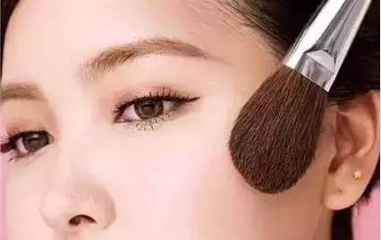 妆容必备款之晚宴妆面试妆