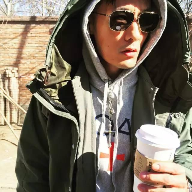 跟着这两人学穿搭，刷街名单肯定有你