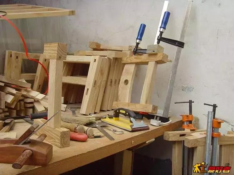 坐着轮椅入了坑——《轮椅上的木匠》