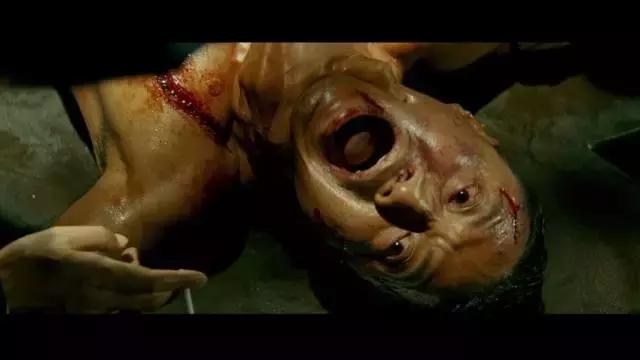 直接显现极度变态的女体虐待，这么重口的电影居然也能过审