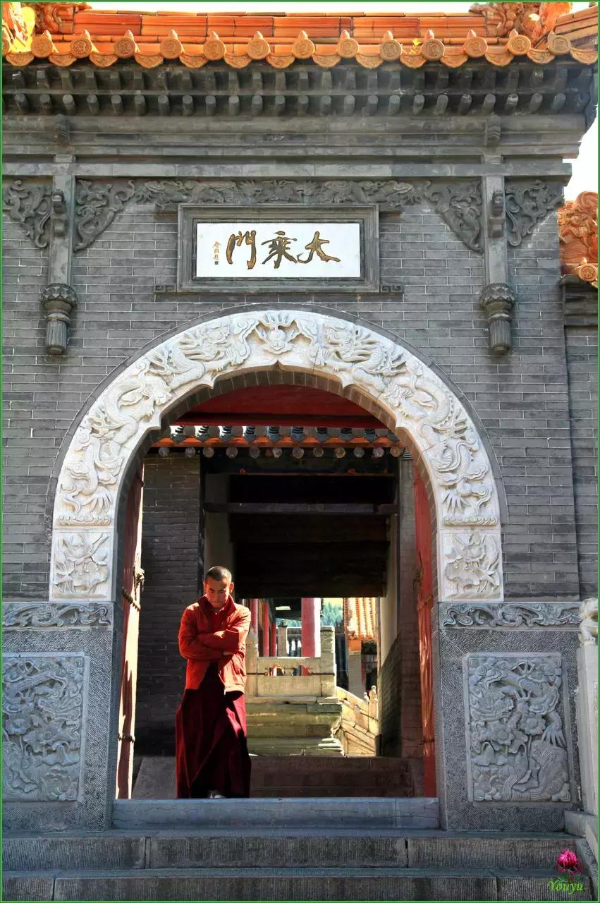 五台山文殊菩萨铜像在哪个寺庙,山西省五台山文殊菩萨寺庙