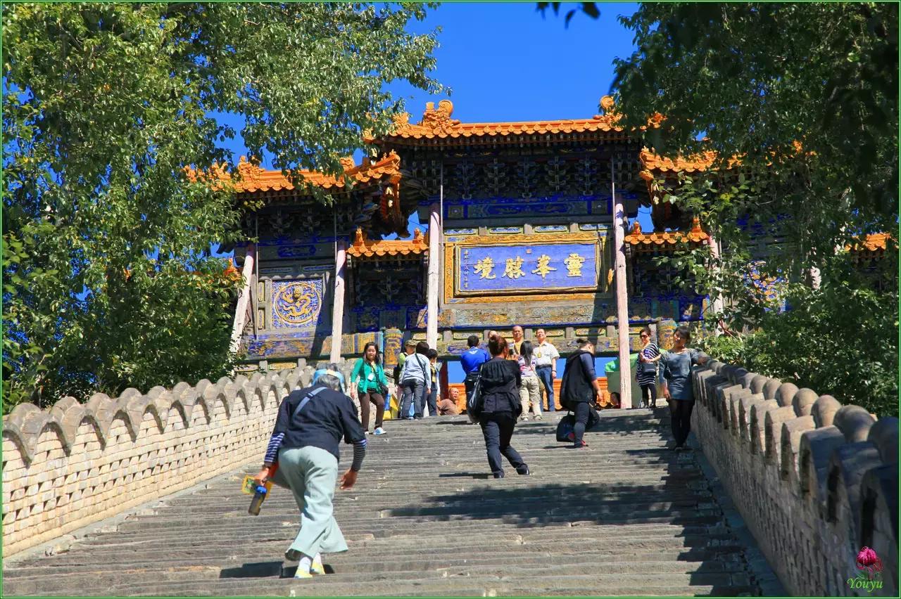 五台山文殊菩萨铜像在哪个寺庙,山西省五台山文殊菩萨寺庙