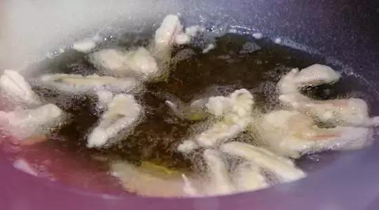 冰箱里的金针菇长大了还能吃吗,冰箱里的金针菇长白毛了还能吃吗