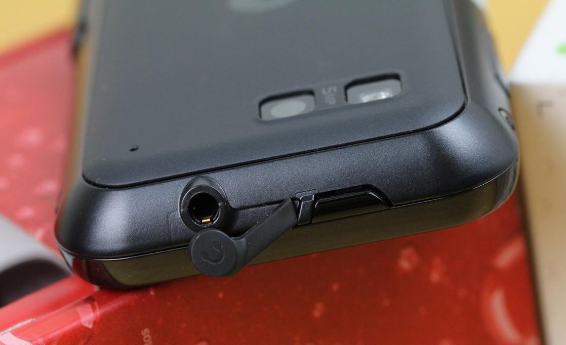 摩托罗拉三星索尼智能手机选哪个,摩托罗拉第一款三防手机