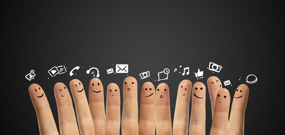 雨水把尸体冲出来,雨水把棺材冲出来了