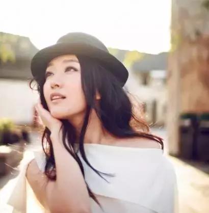 她曾是国民初恋，因谣言消失10年，如今45岁仍优雅甜美！