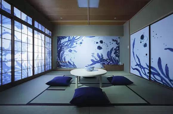 草间弥生跨界玩室内设计，你敢住进这样扎眼的房间吗？！