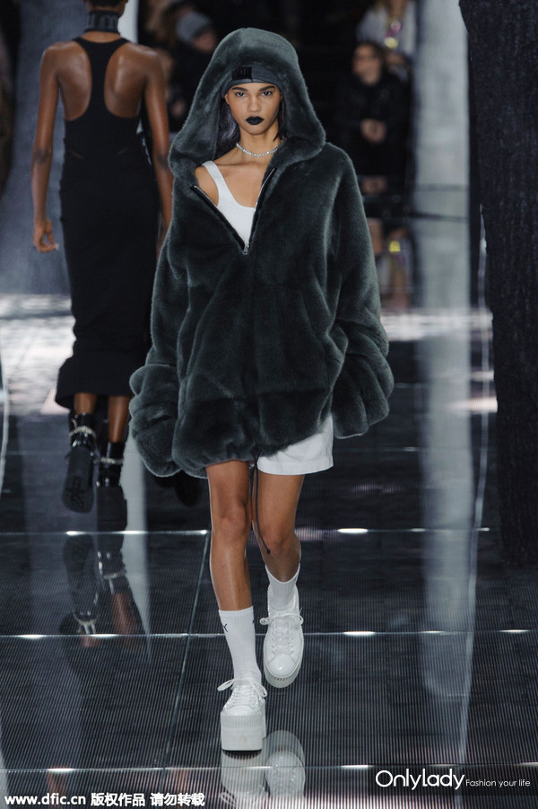 蕾哈娜上综艺节目,蕾哈娜爆单