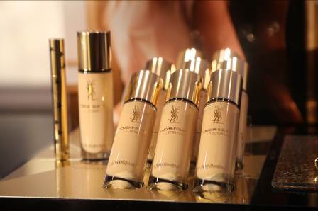 亚洲首场YSLBEAUTYCLUB登陆上海——YSL圣罗兰美妆酷炫开启游轮快闪店