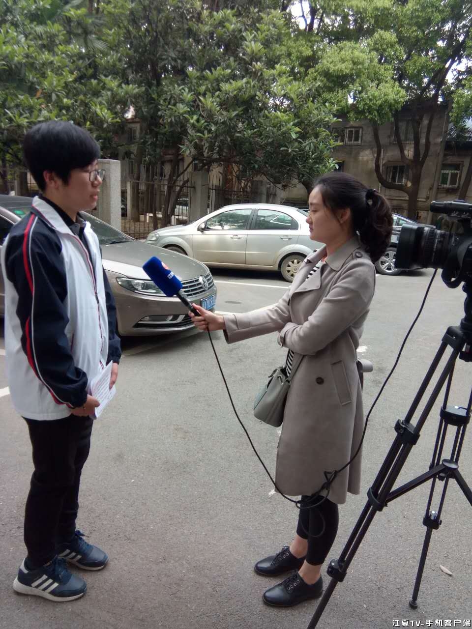 江夏18岁才俊范翔《出逃英伦》首发省作协副主席陈应松评价他老道于“90%作家一辈子没……