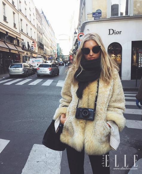 你爱在朋友圈晒包包和自拍，原来女明星也爱干这个，还更牛！